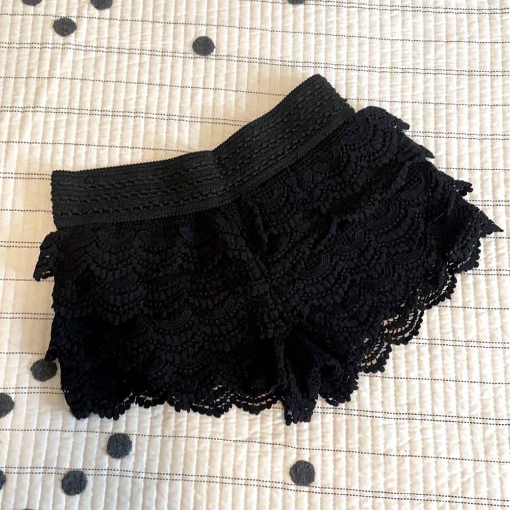Ruffle lace shorts